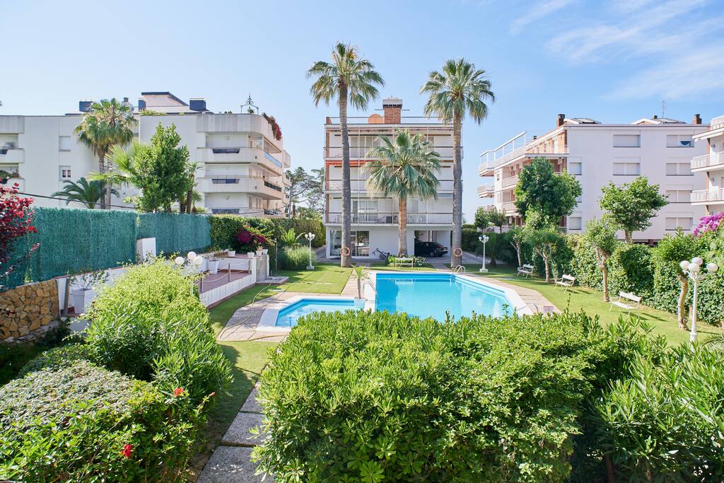 Garden, Pool and behind the boulevard and beach!!
