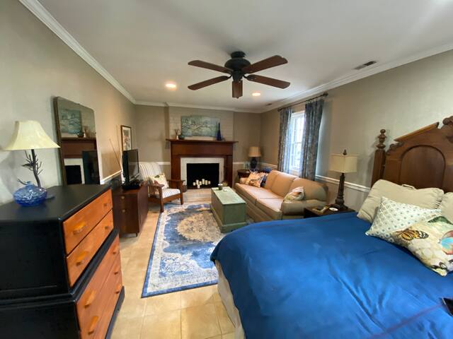 Quiet and Convenient In-law Suite