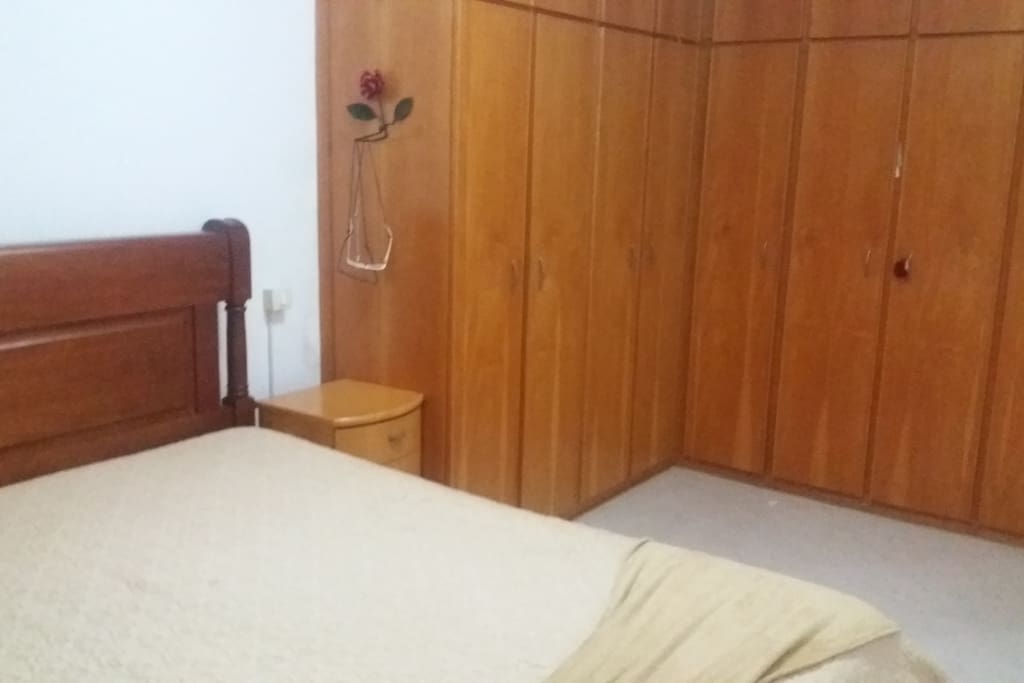 Guarda roupas embutido