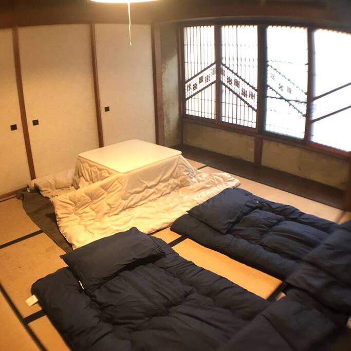 Bed room with Kotastu.
