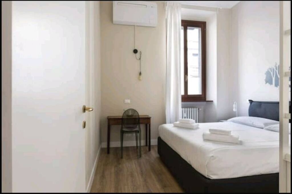 La camera matrimoniale con letto big-size