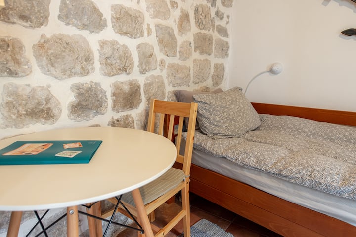 Petite Old Town Pied-à-terre With Seaview Terraces - Kotor