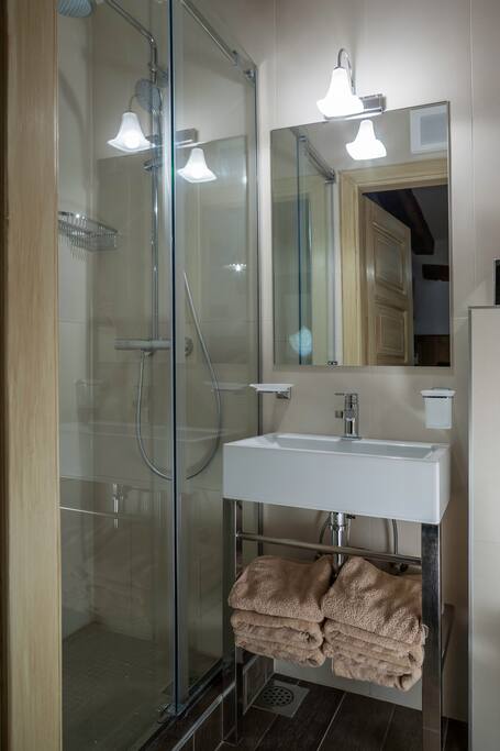 Guest house Kalska Domacija - Room KAŠČA Private bathroom with shower