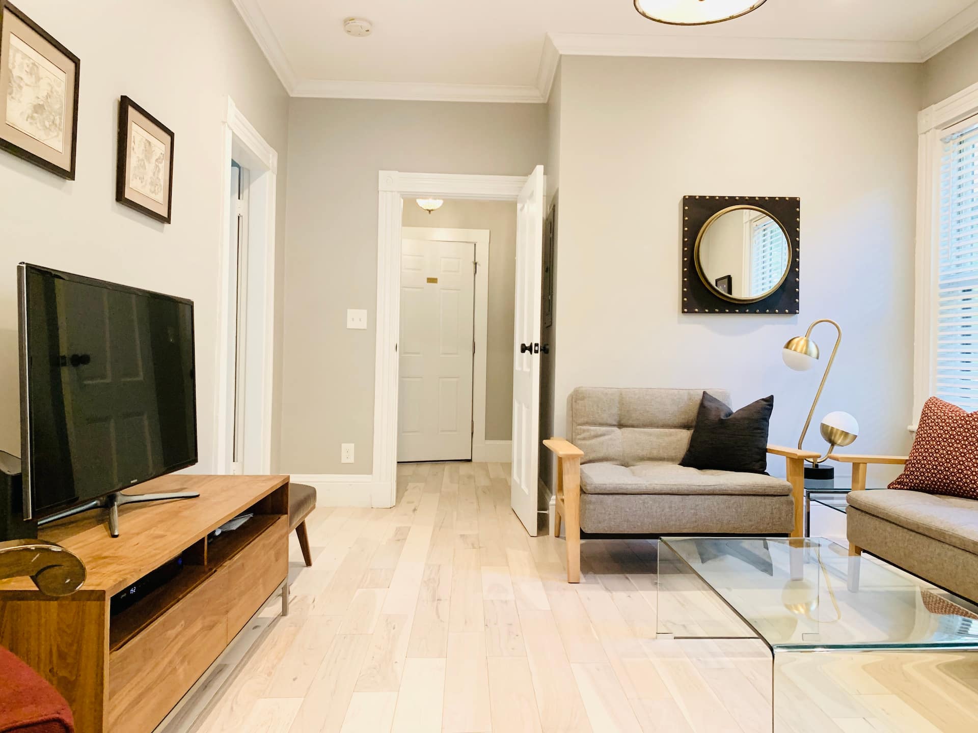 2 BR APT w/ parking near MIT/Harvard/BU/Fenway