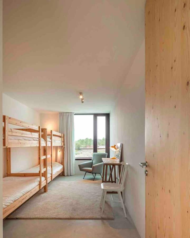 Quarto com 2 beliches / Room with 2 kreveta na kat