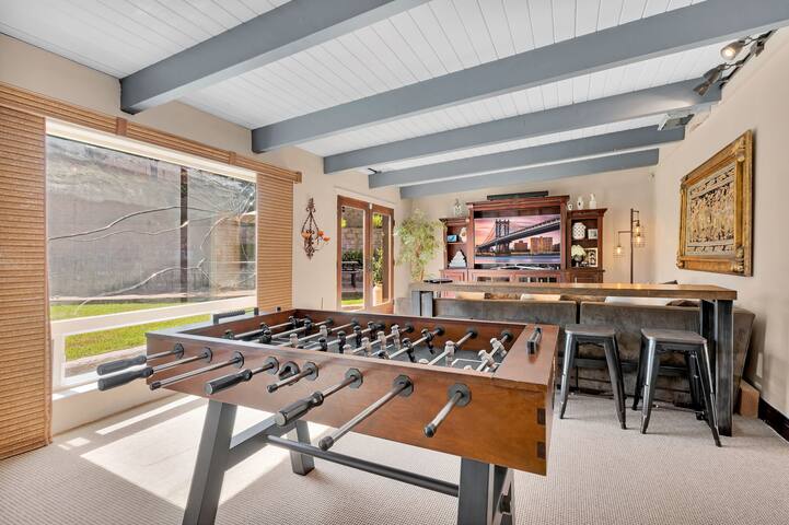Staycation Oasis/Theater/Pool/Hot Tub/Gym/4BR2BA gallery image 4