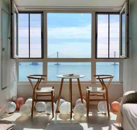 [오션뷰/소독]연말크리스마스 와인제공🌉광안리 바다 바로 앞 정면뷰📺넷플릭스📷셀카/감성