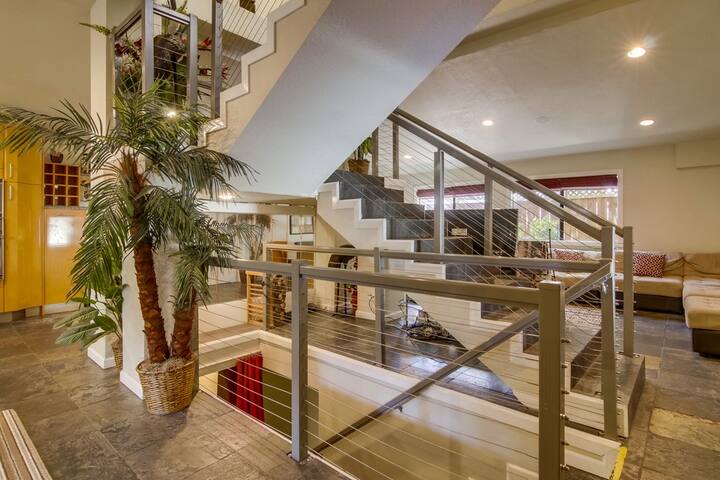 Catamaran Beach House gallery image 5