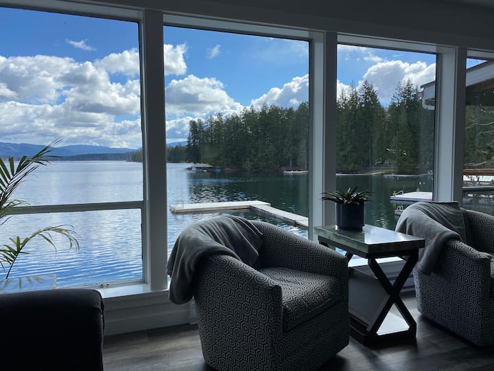 Private lake house & dock with Hot Tub Sproat Lake