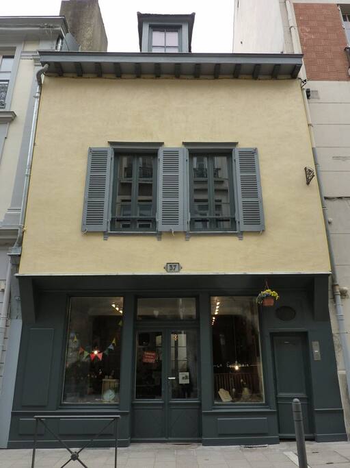façade de notre maison et de la Facoterie