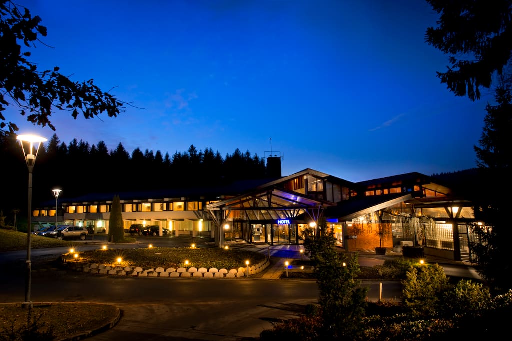 Outdoor view of Kongo (night)