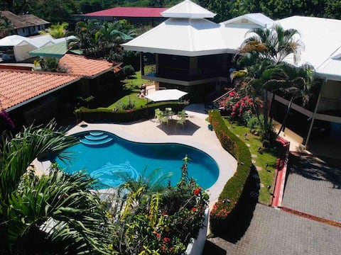 Beautiful First Floor with private pool