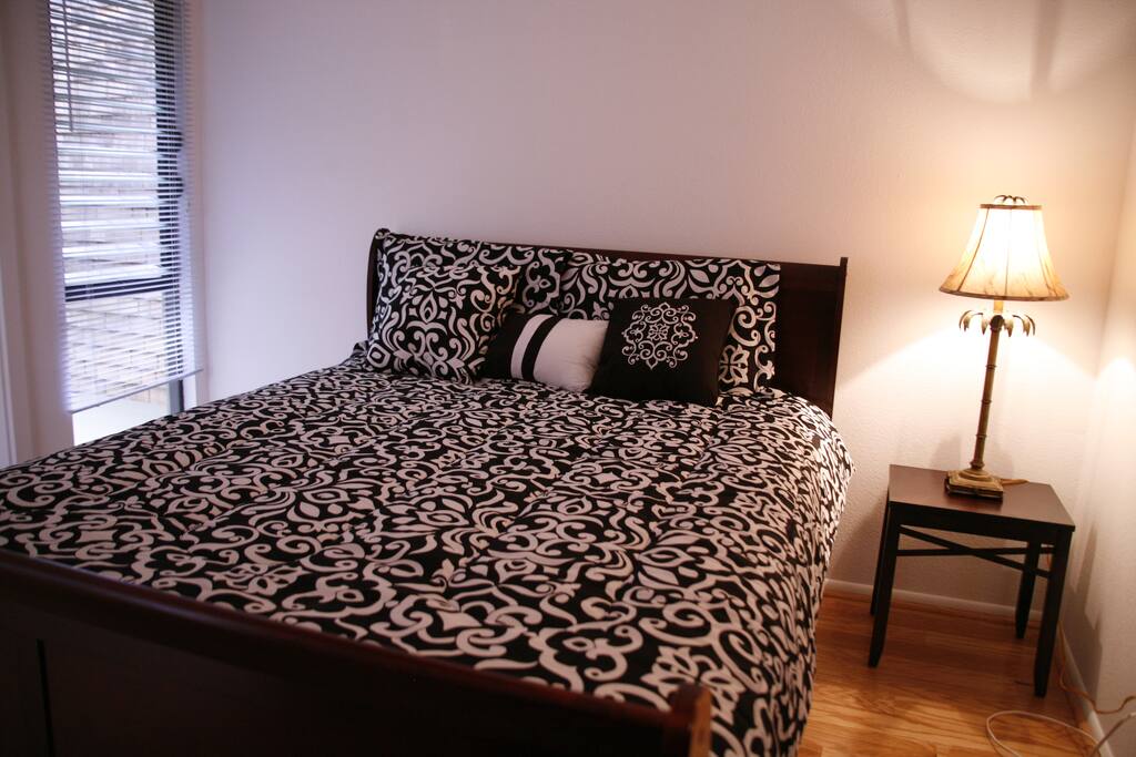 QUEEN BED