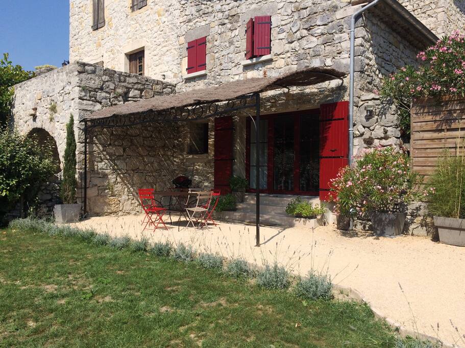 Terrasse et jardin, Gîte SYRAH, 4/5 personnes, 2 chambres