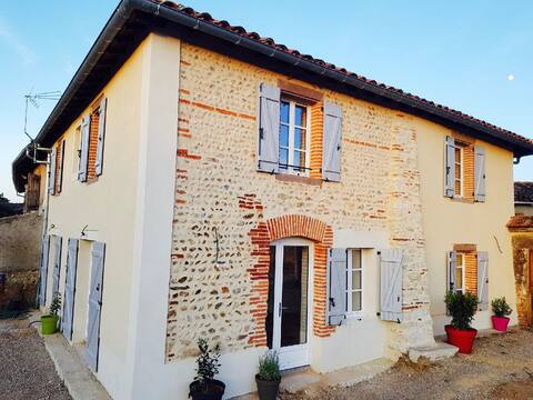 Farmhouse in Gaillac vineyard