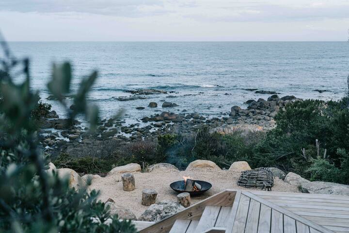 Whale Song ~ Oceanfront Escape gallery image 4