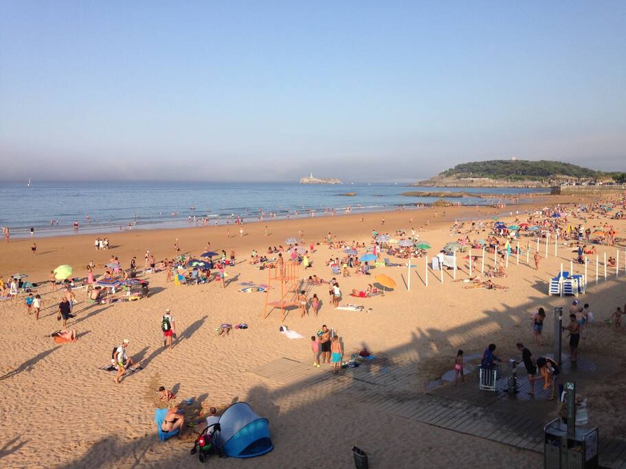 Sardinero beach 5 minutes walking from appartment