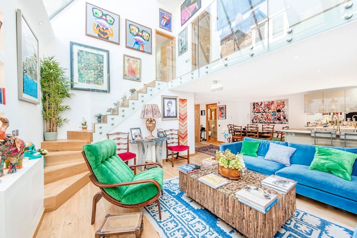 Stylish and renovated artists house in Chelsea