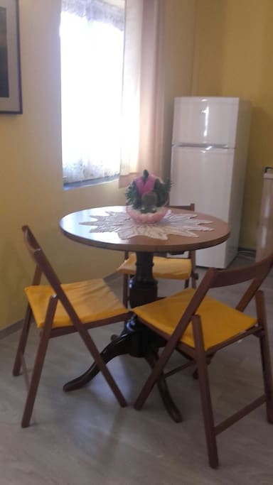 Soggiorno con tavolo