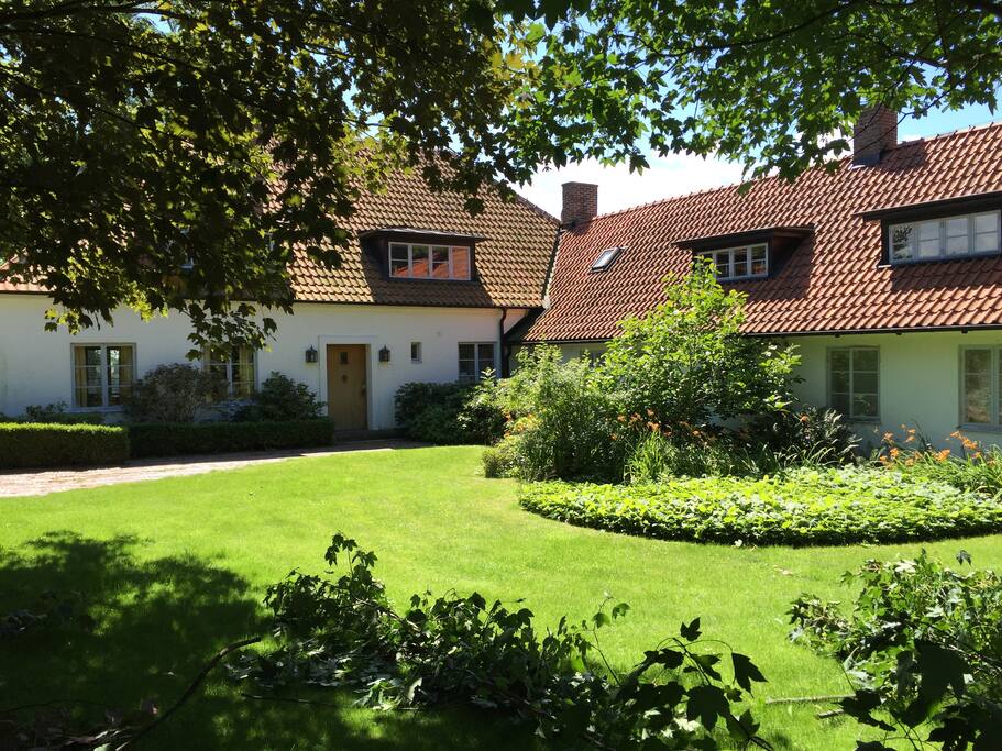 This house is perfect for relaxation and long dinners outside