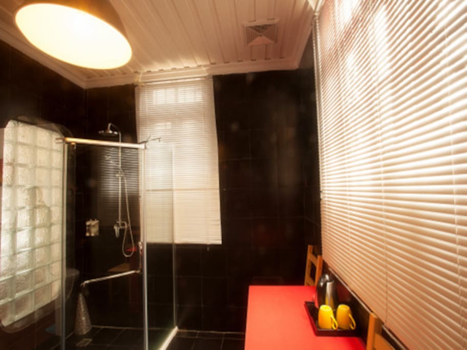 2201 Ophelia Restroom