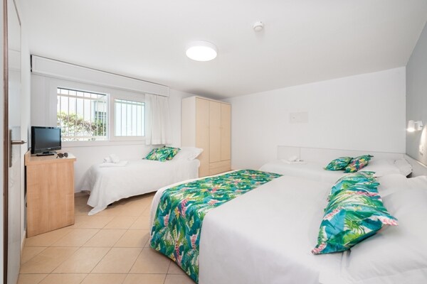 Четворокреветна соба висока 200 см