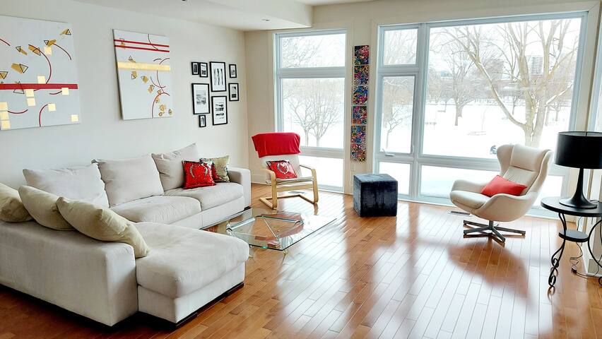 Modern luxury waterfront home in Sandy Hill gallery image 2