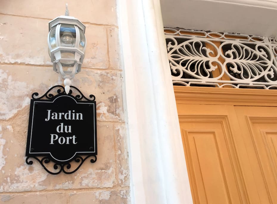 Immersed in history, Floriana & Valletta capital city - Jardin du Port
