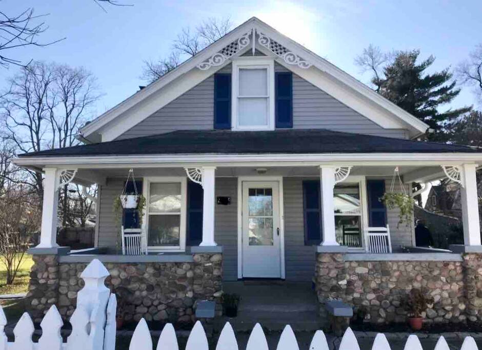 Cozy and Convenient Home (1 mile from Notre Dame) Houses for Rent in