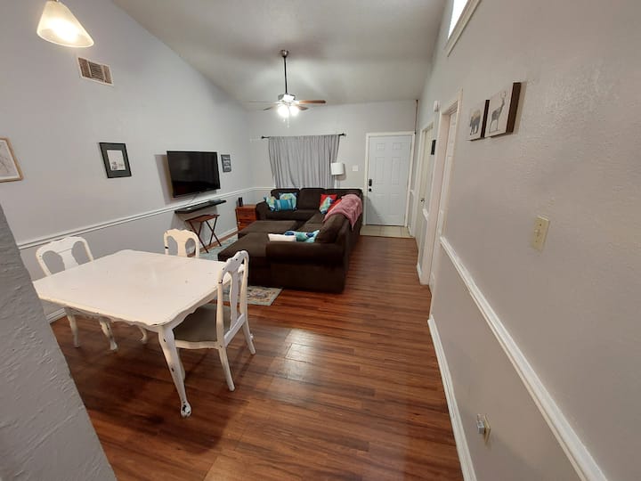 A Comfy Home For All Your Needs - Arlington, TX