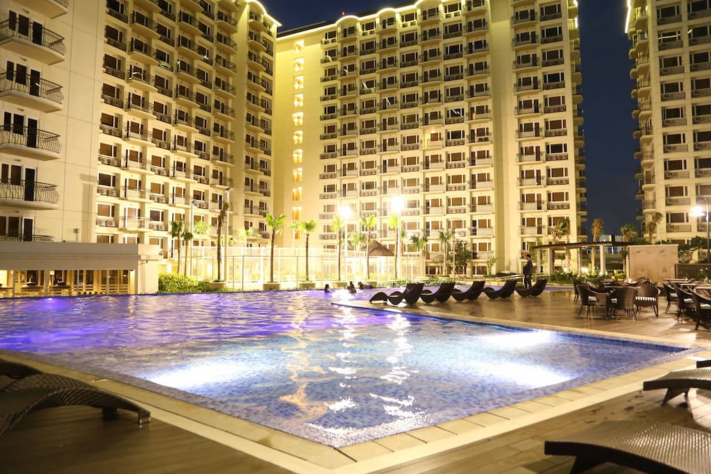 RELAX, REFRESH AND RECHARGE! Take a dip in this inviting pool!
Ta