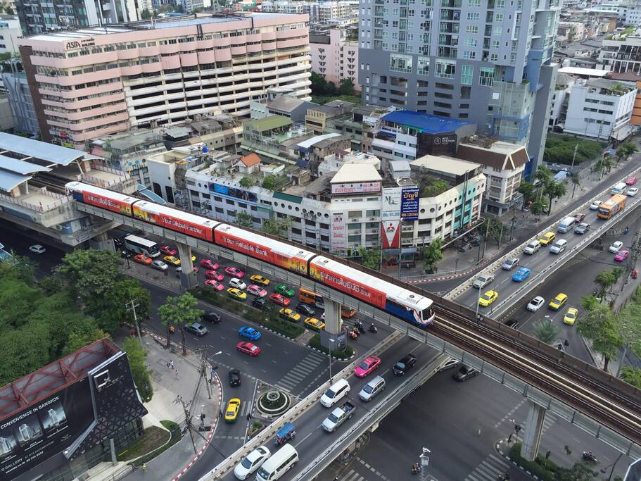 The building is right next to BTS Skytrain. And Airport link is only 200m. away. Best location to go anywhere. The place is on Phayathai main road. It is easy to call taxi and very safe when guest come back at late night.