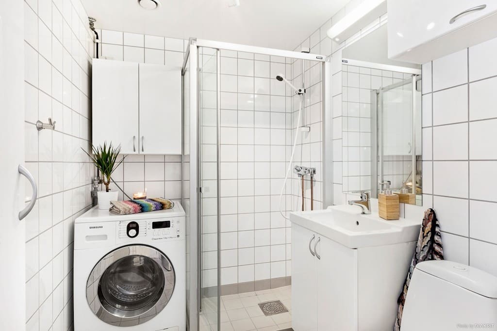 Bathroom. Photo from real estate agent. No difference apart from the soap dispencer.