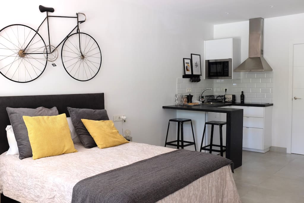 Double Bedroom & Kitchen