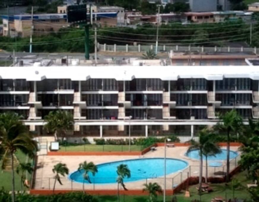 Vista aérea hacia los apartamentos Playa Azul 4.