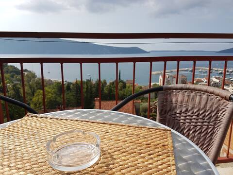 Home-like apartment with see view and free parking