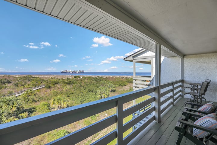 Top Floor, Oceanfront Oasis On Tybees North Beach - Tybee Island, GA