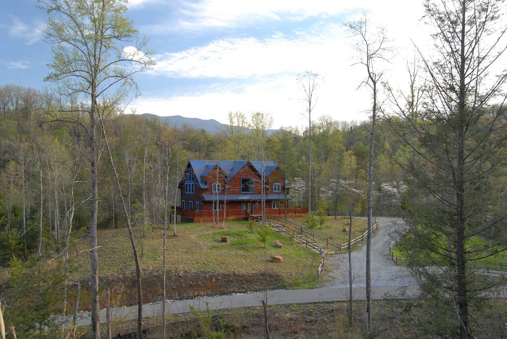 Blue Mountain Lodge - Gatlinburg / Pigeon Forge - Cabins ...