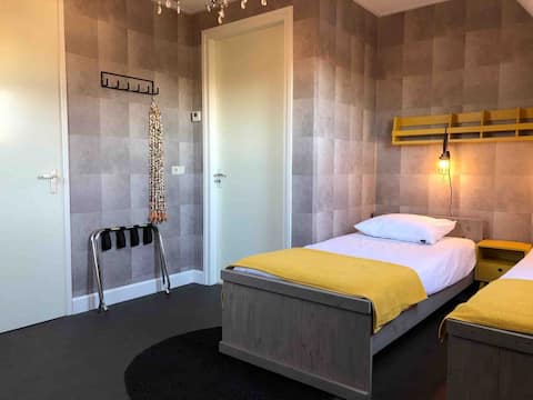 Lake room met woonkeuken bij IJsselmeer