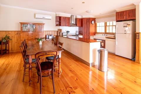 Irishtown Cottage - fabulous central location