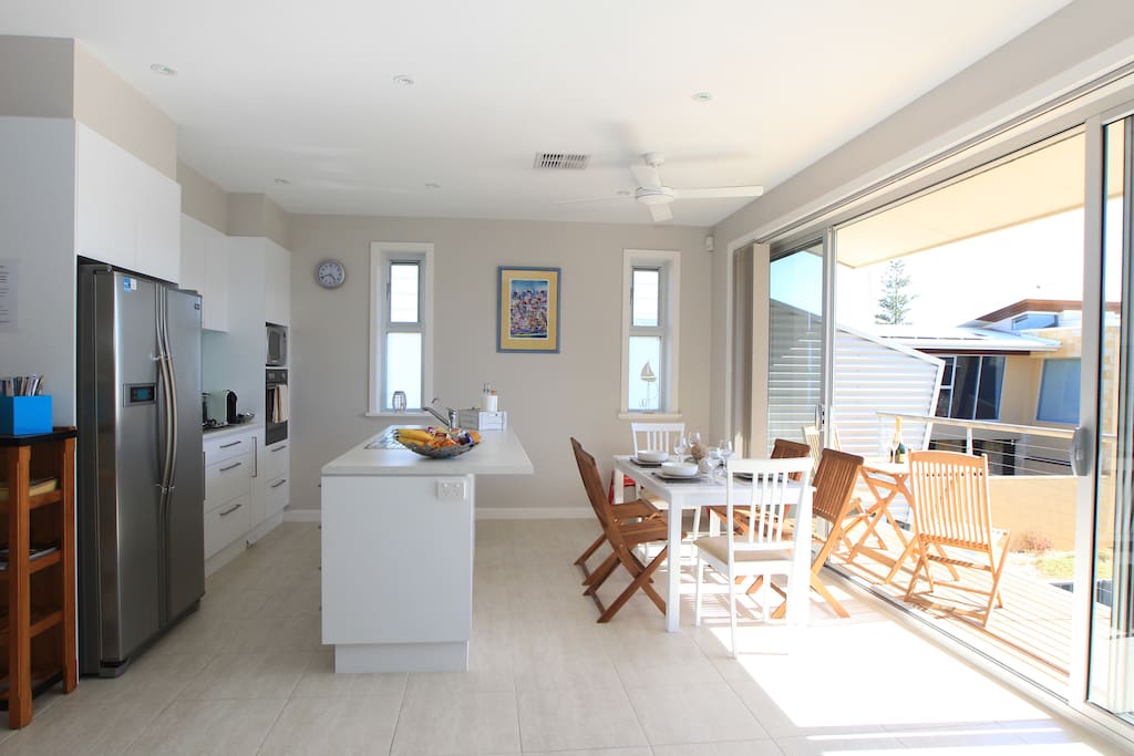 Kitchen - Meals - Balcony to Moana Beach
