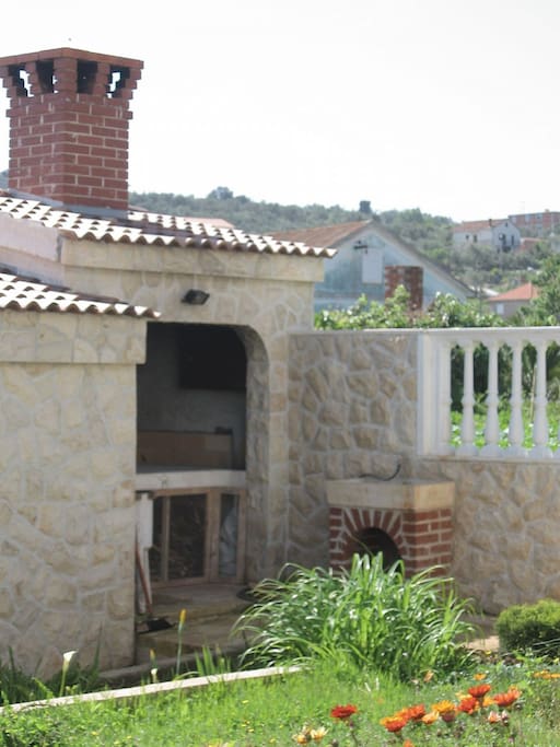 fireplace (house and surroundings)