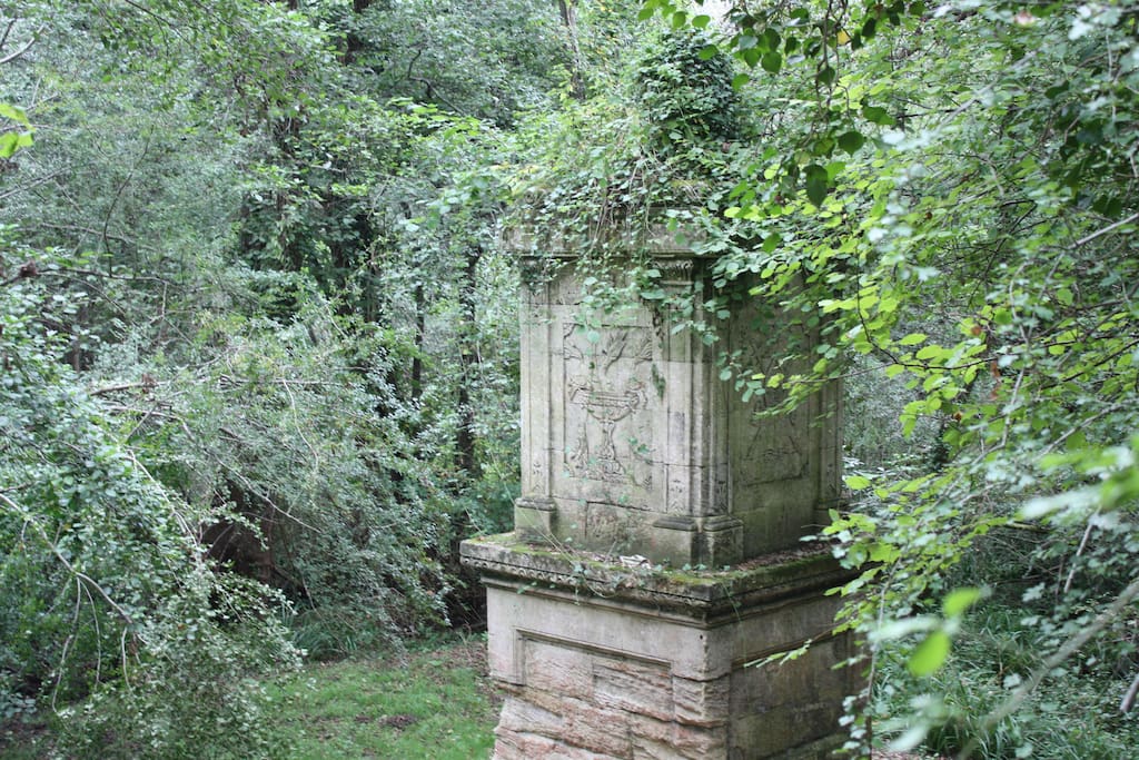 Vestige du passé fontaine du 17ème siecle.