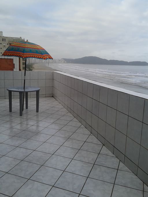 Varanda de 15 metros de frente para o mar - 12 andar - cobertura.