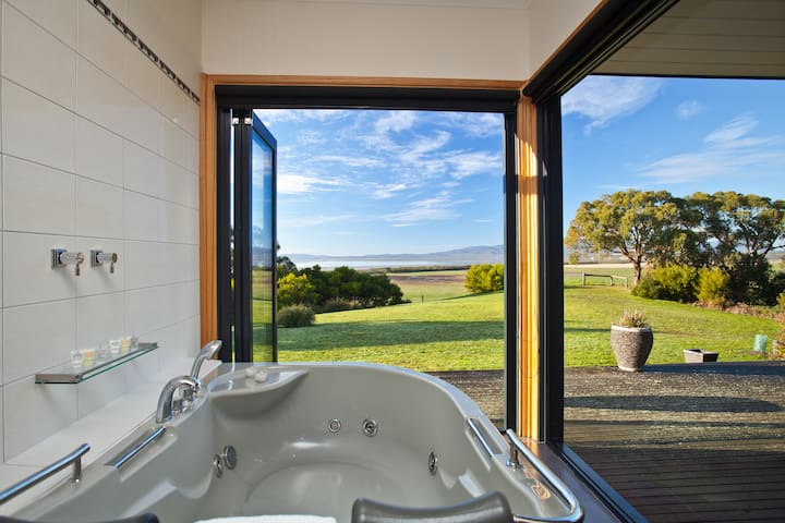 Luxury Spa Cabin, Coastal View Cabins Wilsons Prom
