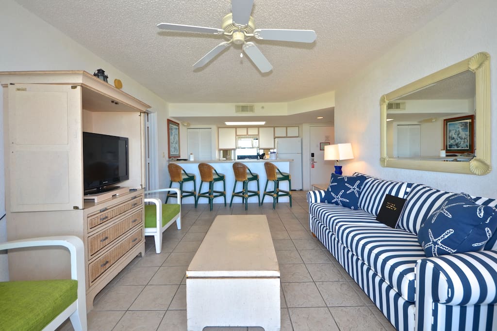 Living room with queen sized sleeper sofa