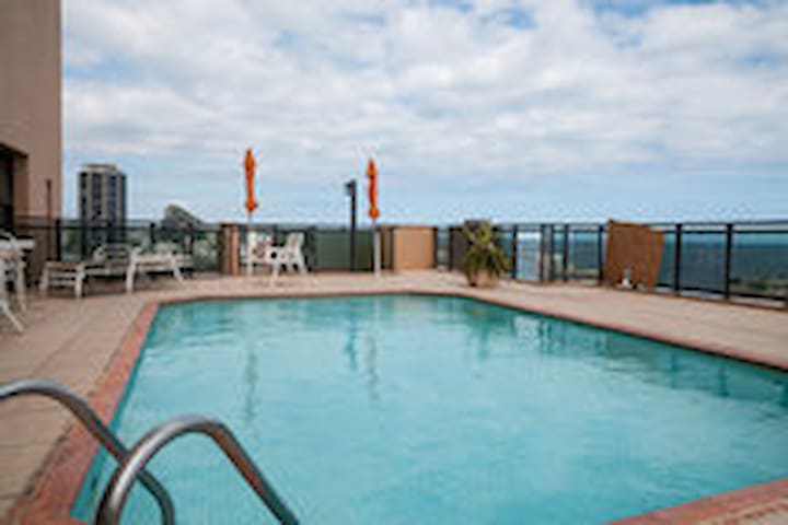 JOHN LIRA APART HOTEL