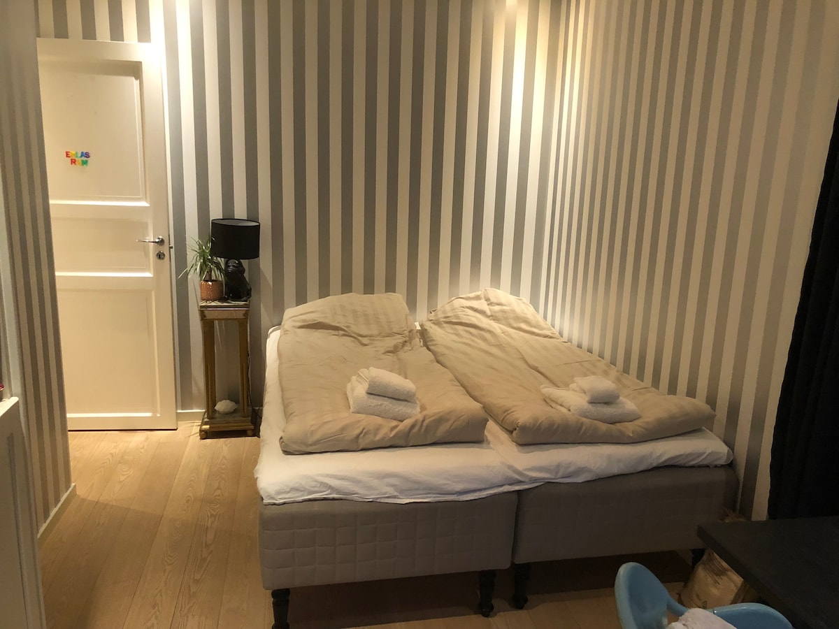 غرفة النوم 5، الطابق السفلي