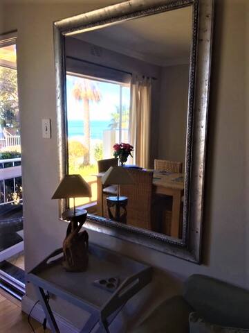 Sea views & 10 min walk from Camps Bay beach gallery image 4