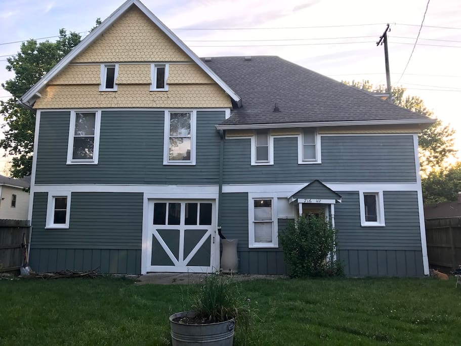 Historic Carriage House in the heart of Historic Woodruff Place! Off street parking for two vehicles (alley access).